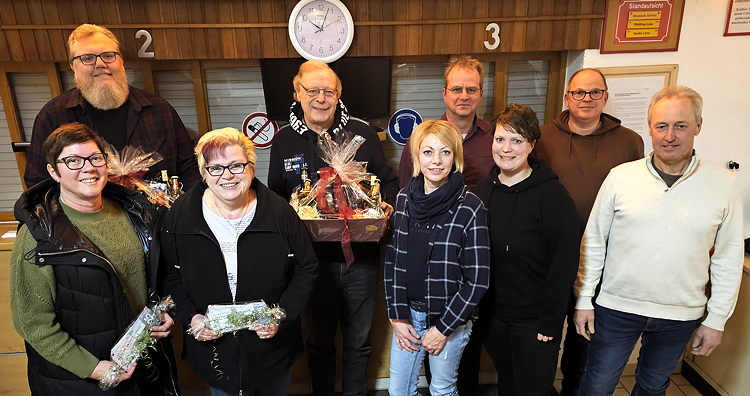 Änderungen im Vorstand: (hinten vlnr) Andreas Oelrich, Ludger Sasse, André Leise, Horst Eschmann<br>
(vorne vlnr) Michaela Oelrich, Petra Grzelachowski, Claudia Löw, Anne-Marie Brinkmeier, Dietmar Kattmann<br>
Auf dem Bild fehlt der neue erste Kassierer, Hans-Jürgen Bettler